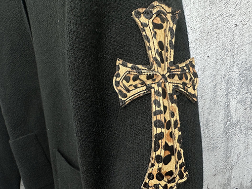クロムハーツスーパーコピー ヒョウ柄レザーラベルパッチニットセーター