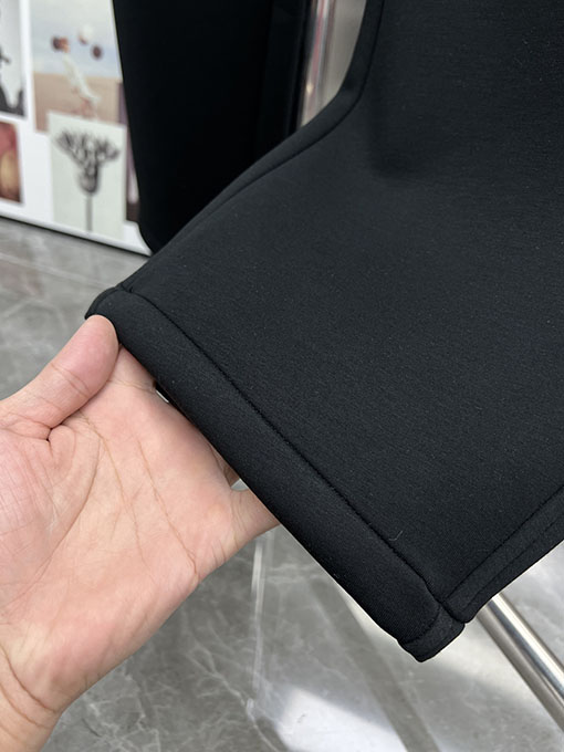 モンクレールコピー MONCLER レザーパッチ刺繍ロゴ厚のカジュアルパンツ