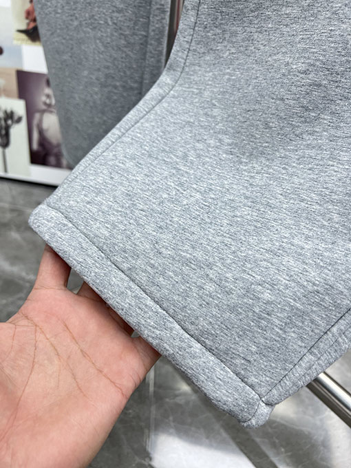 モンクレールコピー MONCLER レザーパッチ刺繍ロゴ厚のカジュアルパンツ