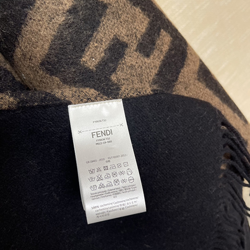 フェンディスーパーコピー FFモノグラムの両面ケープスカーフ