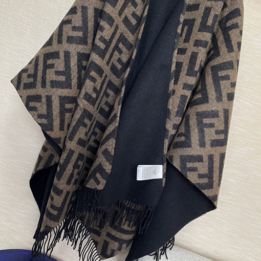 フェンディスーパーコピー FFモノグラムの両面ケープスカーフ