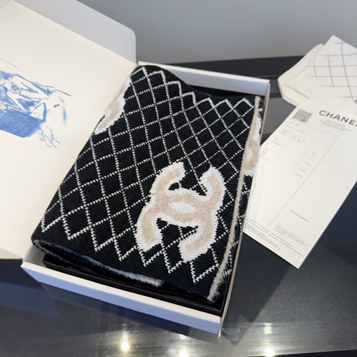 シャネル 刺繍のショールとスカーフ