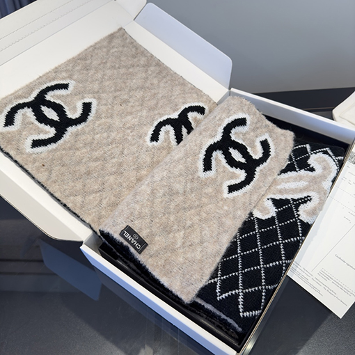 シャネル 刺繍のショールとスカーフ