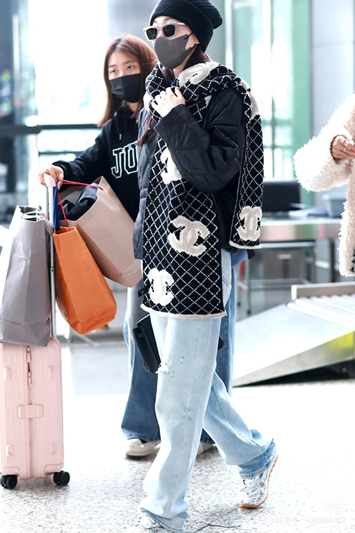 シャネル 刺繍のショールとスカーフ