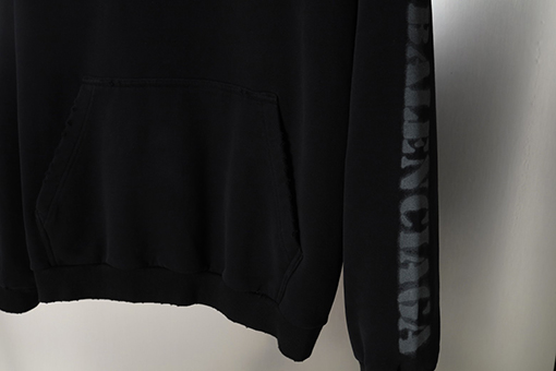 バレンシアガ Balenciaga プリント文字のダメージパーカー