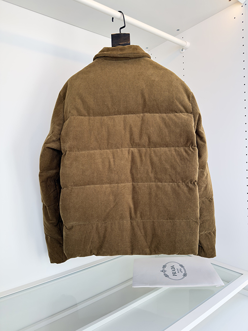 プラダスーパーコピー コーデュロイ レトロカラー ダウンジャケット