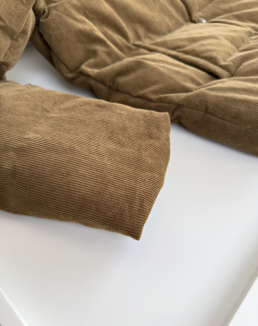 プラダスーパーコピー コーデュロイ レトロカラー ダウンジャケット