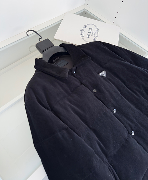 プラダスーパーコピー コーデュロイ レトロカラー ダウンジャケット