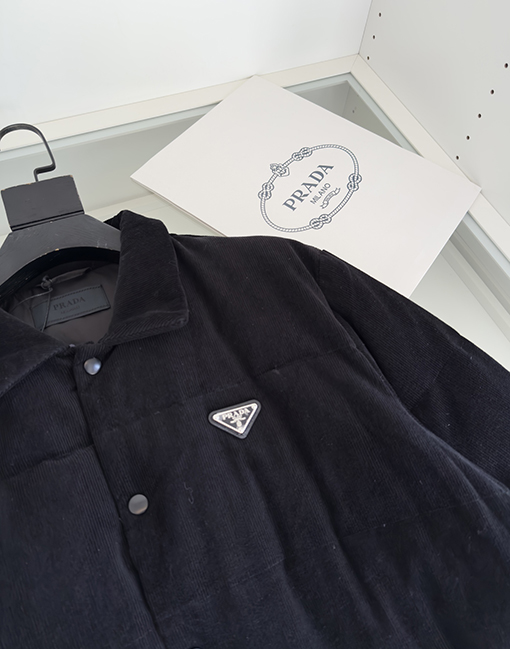 プラダスーパーコピー コーデュロイ レトロカラー ダウンジャケット