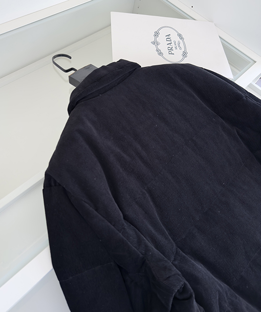 プラダスーパーコピー コーデュロイ レトロカラー ダウンジャケット