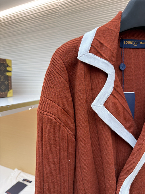 ルイヴィトンスーパーコピー プレッピースタイルのニットカーディガン