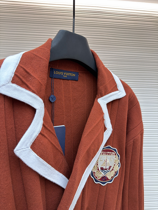 ルイヴィトンスーパーコピー プレッピースタイルのニットカーディガン