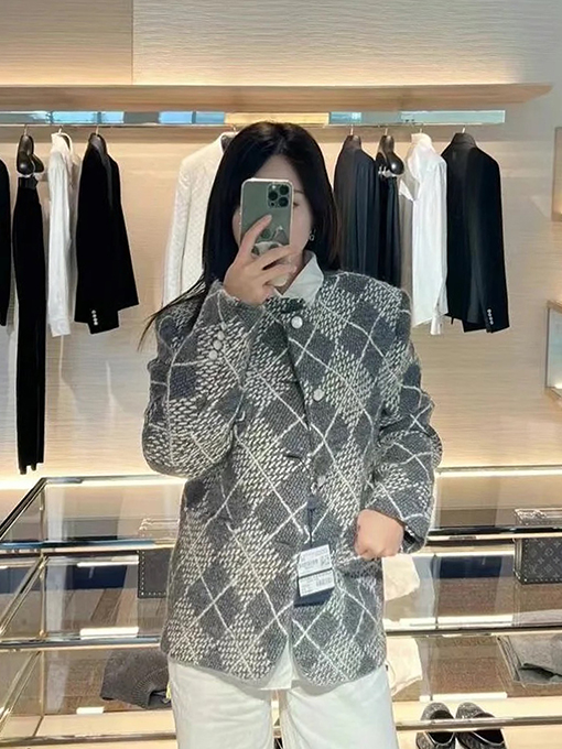 ルイヴィトンコピー 糸のタイが付いたツイードチェック柄コート