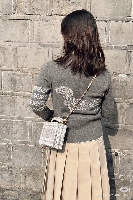 トムブラウンスーパーコピー スノーフレークドッグウールクルーネックセーター