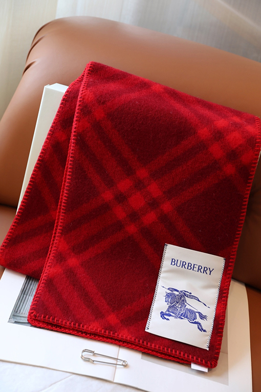 バーバリー 黒のショートパイルアップグレードスカーフ