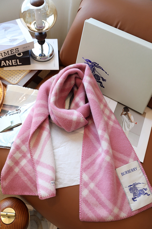 バーバリー 黒のショートパイルアップグレードスカーフ