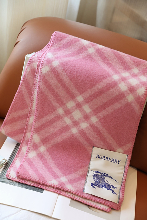 バーバリー 黒のショートパイルアップグレードスカーフ