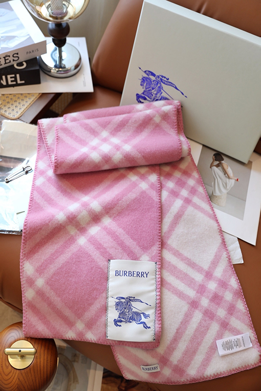 バーバリー 黒のショートパイルアップグレードスカーフ