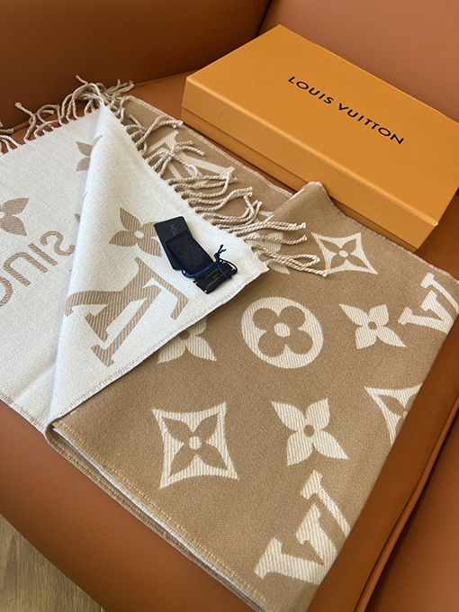 ルイヴィトン LV ESSENTIAL クラシックウールのスカーフ