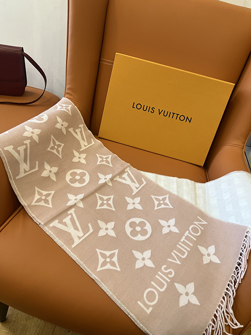 ルイヴィトン LV ESSENTIAL クラシックウールのスカーフ