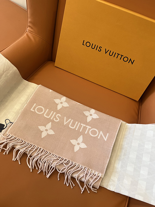 ルイヴィトン LV ESSENTIAL クラシックウールのスカーフ