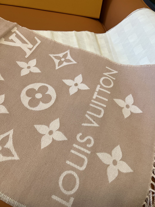 ルイヴィトン LV ESSENTIAL クラシックウールのスカーフ