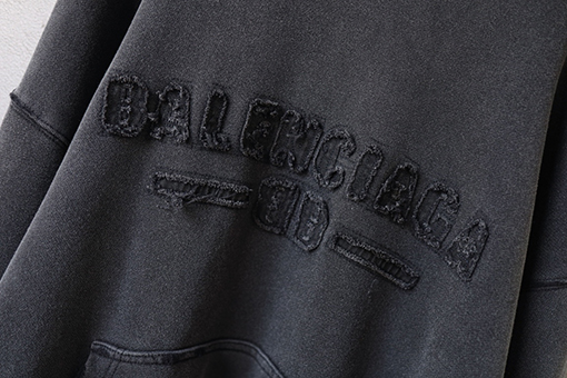 バレンシアガコピー Balenciaga レターウォッシュのダメージフード付きスウェットシャツ