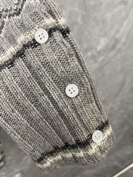 トムブラウン 新作フェアアイルクルーネックニットカーディガン