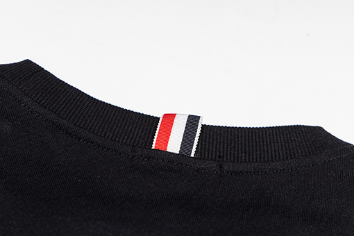 トムブラウンスーパーコピー クラシックな4ストライプのクルーネックスウェットシャツ