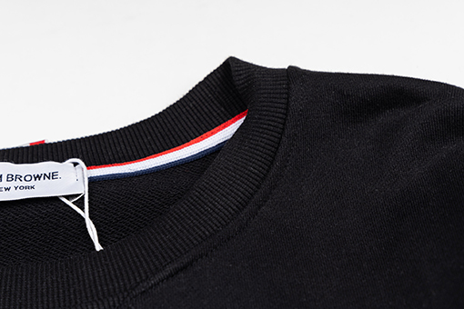 トムブラウンスーパーコピー クラシックな4ストライプのクルーネックスウェットシャツ