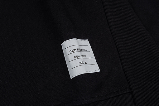 トムブラウンスーパーコピー クラシックな4ストライプのクルーネックスウェットシャツ