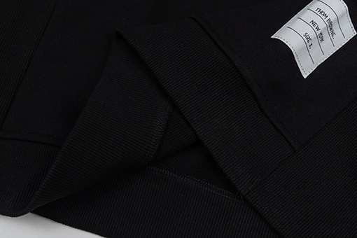 トムブラウンスーパーコピー クラシックな4ストライプのクルーネックスウェットシャツ