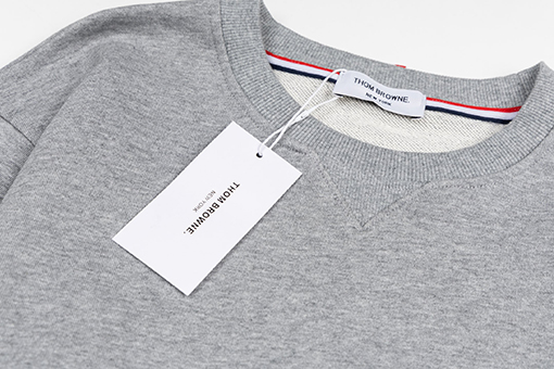 トムブラウンスーパーコピー クラシックな4ストライプのクルーネックスウェットシャツ