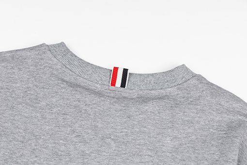 トムブラウンスーパーコピー クラシックな4ストライプのクルーネックスウェットシャツ