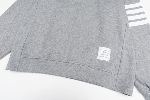 トムブラウンスーパーコピー クラシックな4ストライプのクルーネックスウェットシャツ