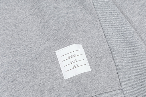 トムブラウンスーパーコピー クラシックな4ストライプのクルーネックスウェットシャツ