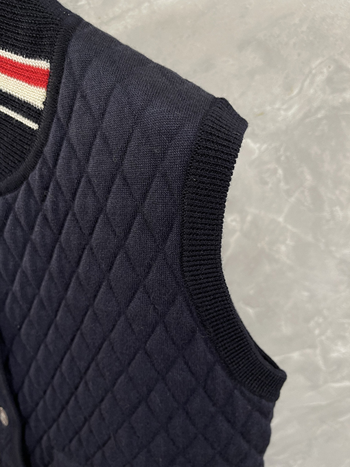 トムブラウンコピー 新しいダイヤモンド柄ウールカーディガンベスト