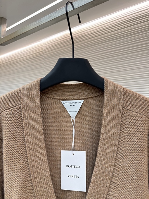 ボッテガヴェネタ Vネックウールニットカーディガン