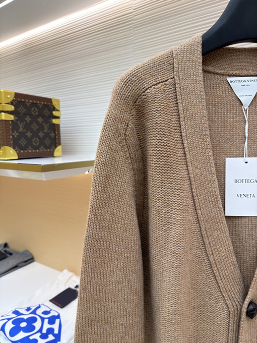 ボッテガヴェネタ Vネックウールニットカーディガン