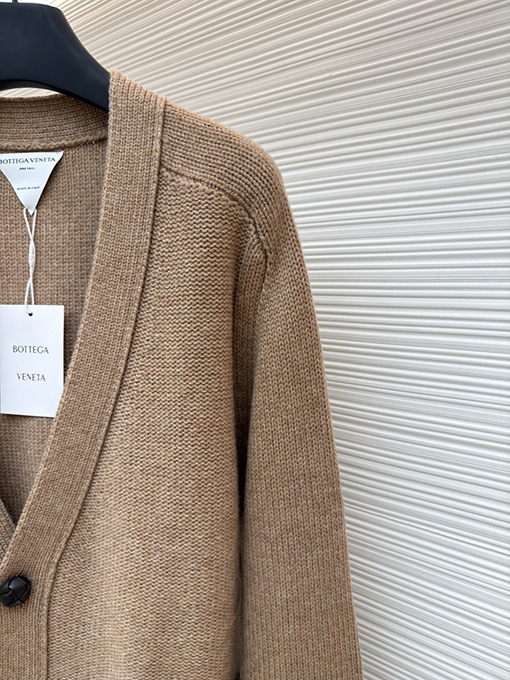 ボッテガヴェネタ Vネックウールニットカーディガン