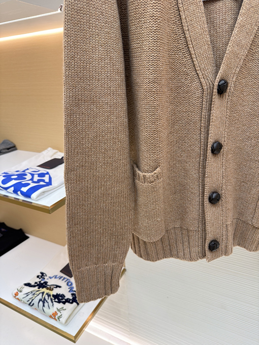 ボッテガヴェネタ Vネックウールニットカーディガン