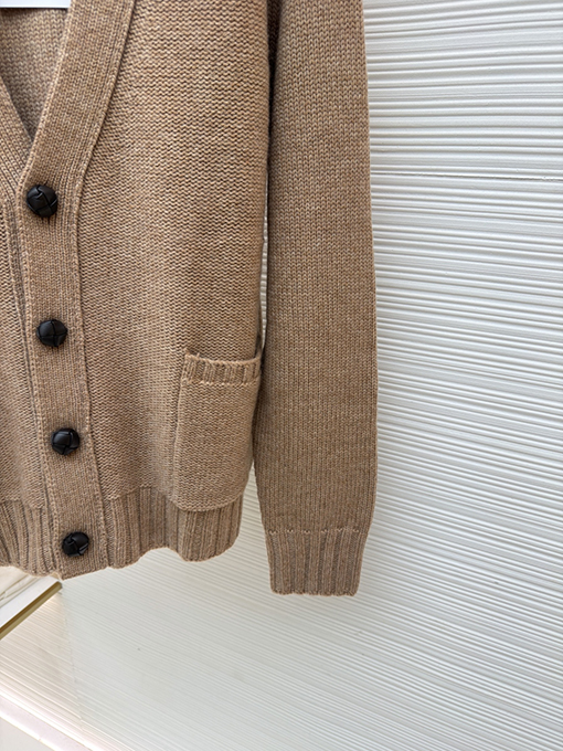 ボッテガヴェネタ Vネックウールニットカーディガン