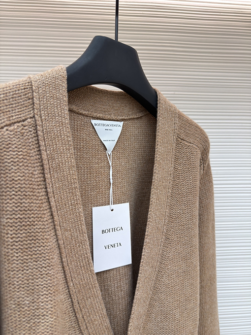 ボッテガヴェネタ Vネックウールニットカーディガン