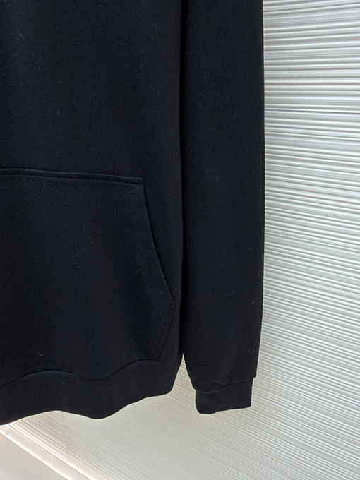 モンクレールコピー 背面に同色のロゴが入ったコットンフード付きスウェットシャツ