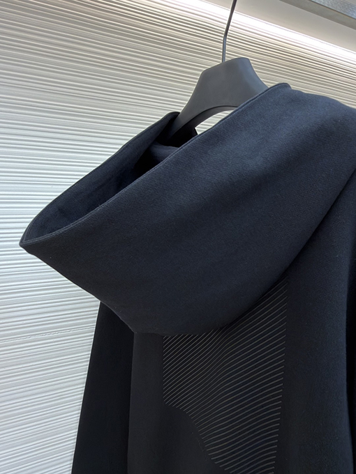 モンクレールコピー 背面に同色のロゴが入ったコットンフード付きスウェットシャツ