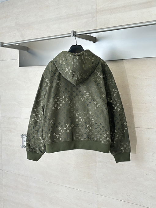 ルイヴィトン Monogram 全面にカモフラージュ柄のジップアップフード付きジャケット