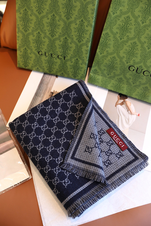 グッチコピー ゴールド糸で編んだGGウールスカーフ