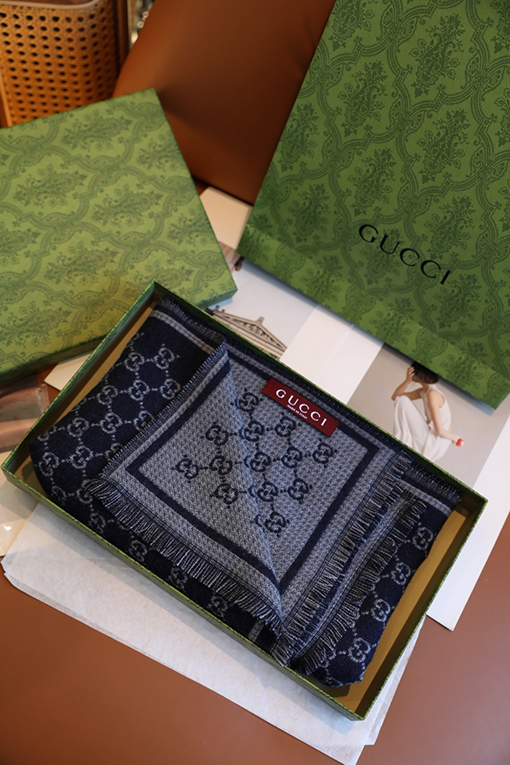 グッチコピー ゴールド糸で編んだGGウールスカーフ