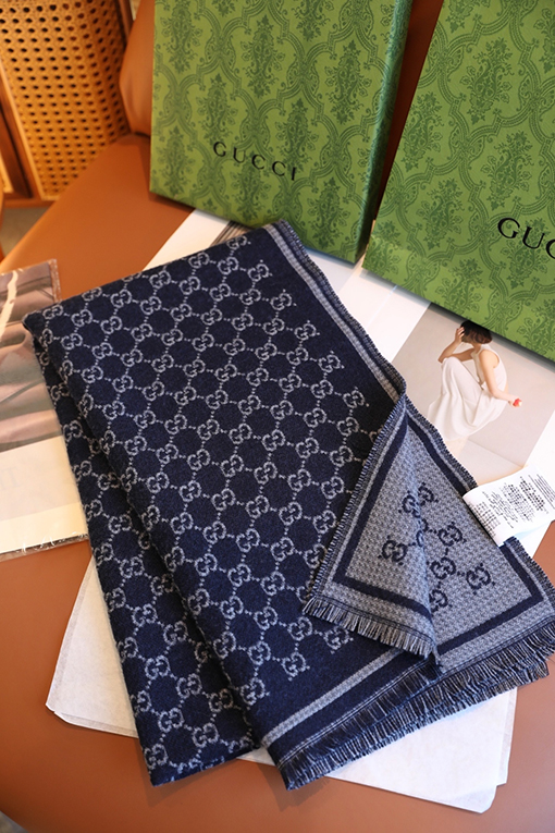グッチコピー ゴールド糸で編んだGGウールスカーフ