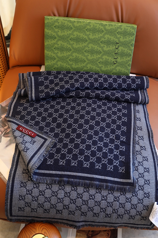 グッチコピー ゴールド糸で編んだGGウールスカーフ